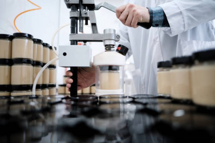 注塑模具首選鴻仁威爾