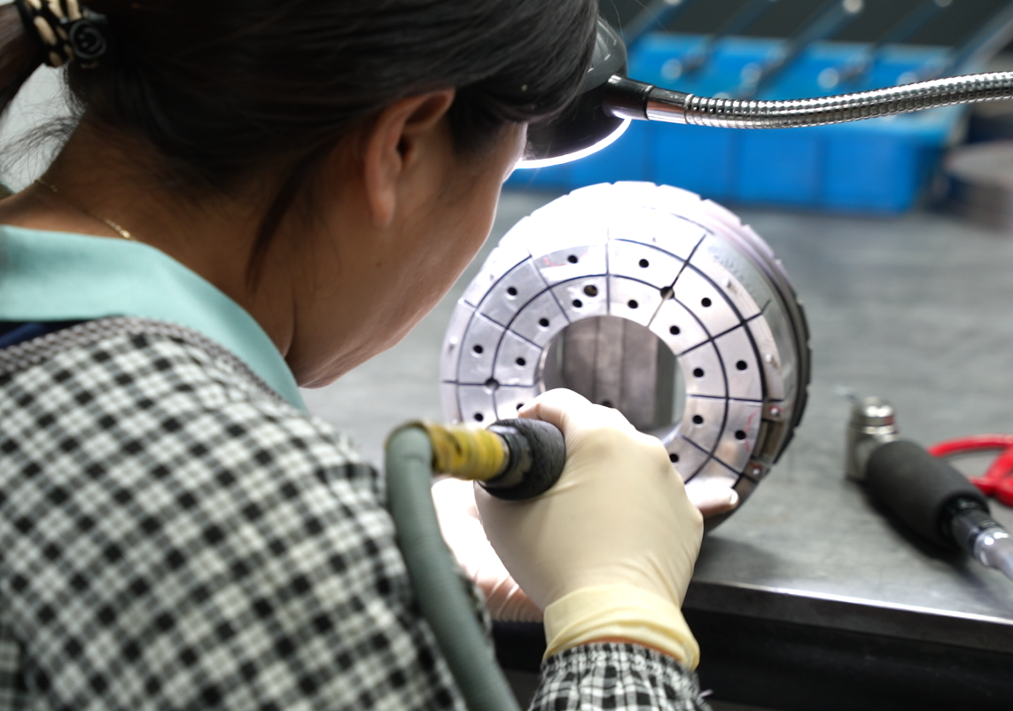 注塑模具首選鴻仁威爾