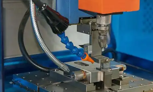 注塑模具首選鴻仁威爾