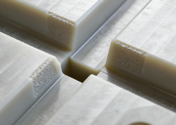 注塑模具首選鴻仁威爾