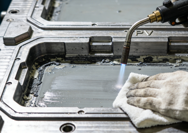 注塑模具首選鴻仁威爾