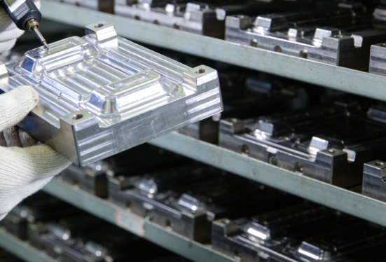 注塑模具首選鴻仁威爾