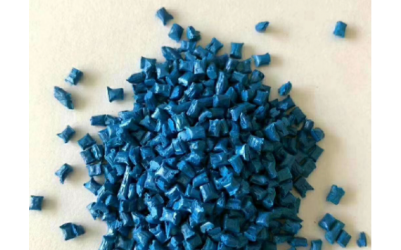 Advantages and disadvantages of  injection molding materials