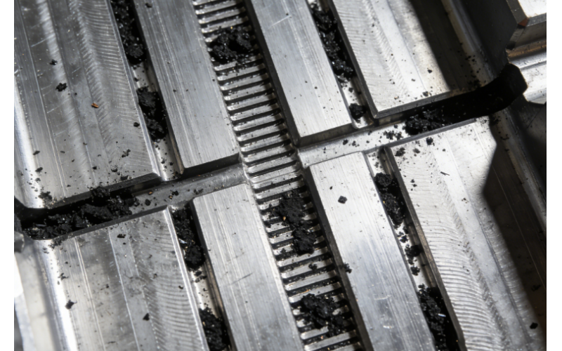 注塑模具排氣槽堵塞清理方法