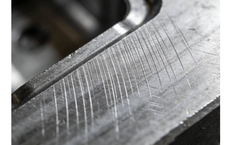 塑膠模具鋼材拋光后劃痕修復(fù)方法